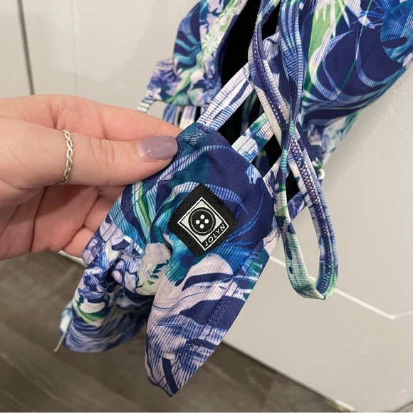 NWT Jolyn Gavin 2 Swim Onesie Size 32 - Picture 6 of 9